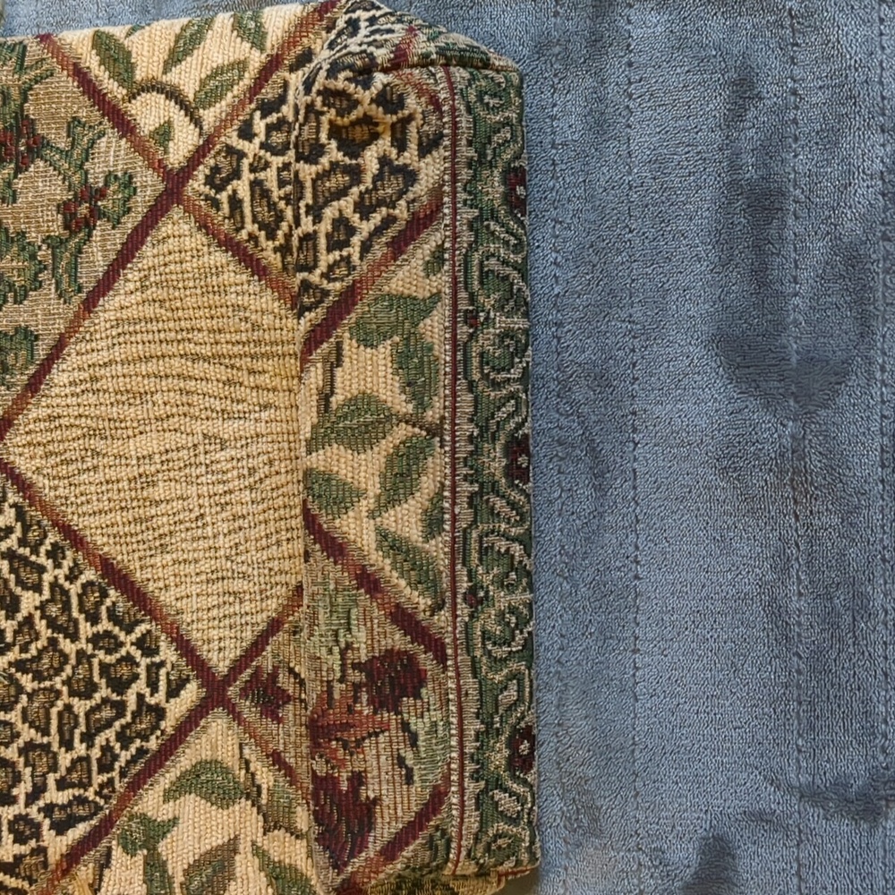 Chic Tapestry Shoulder Bag with Animal Motif - Picture 6 of 16